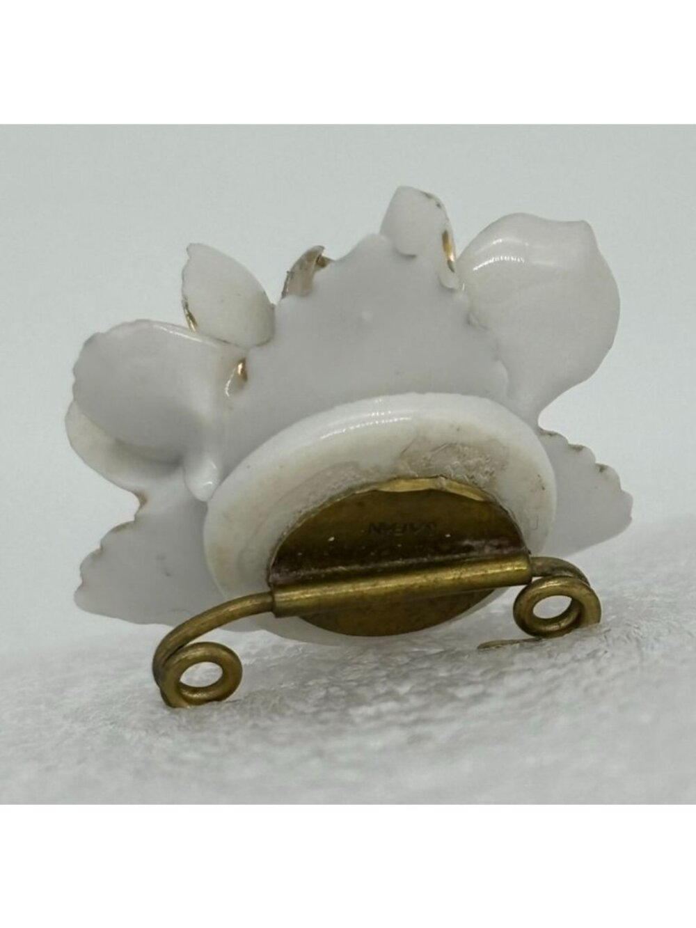 Vintage Japan Porcelain White and Gilt Edged Rose Brooch Hand Painted, Unbranded - Picture 6 of 10